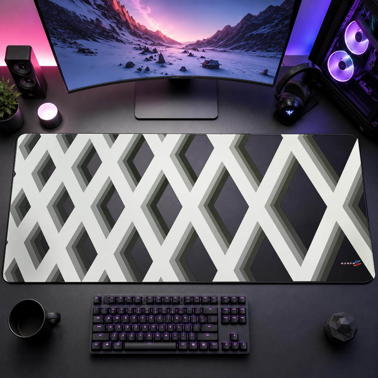 Monochrome Interlock Pattern