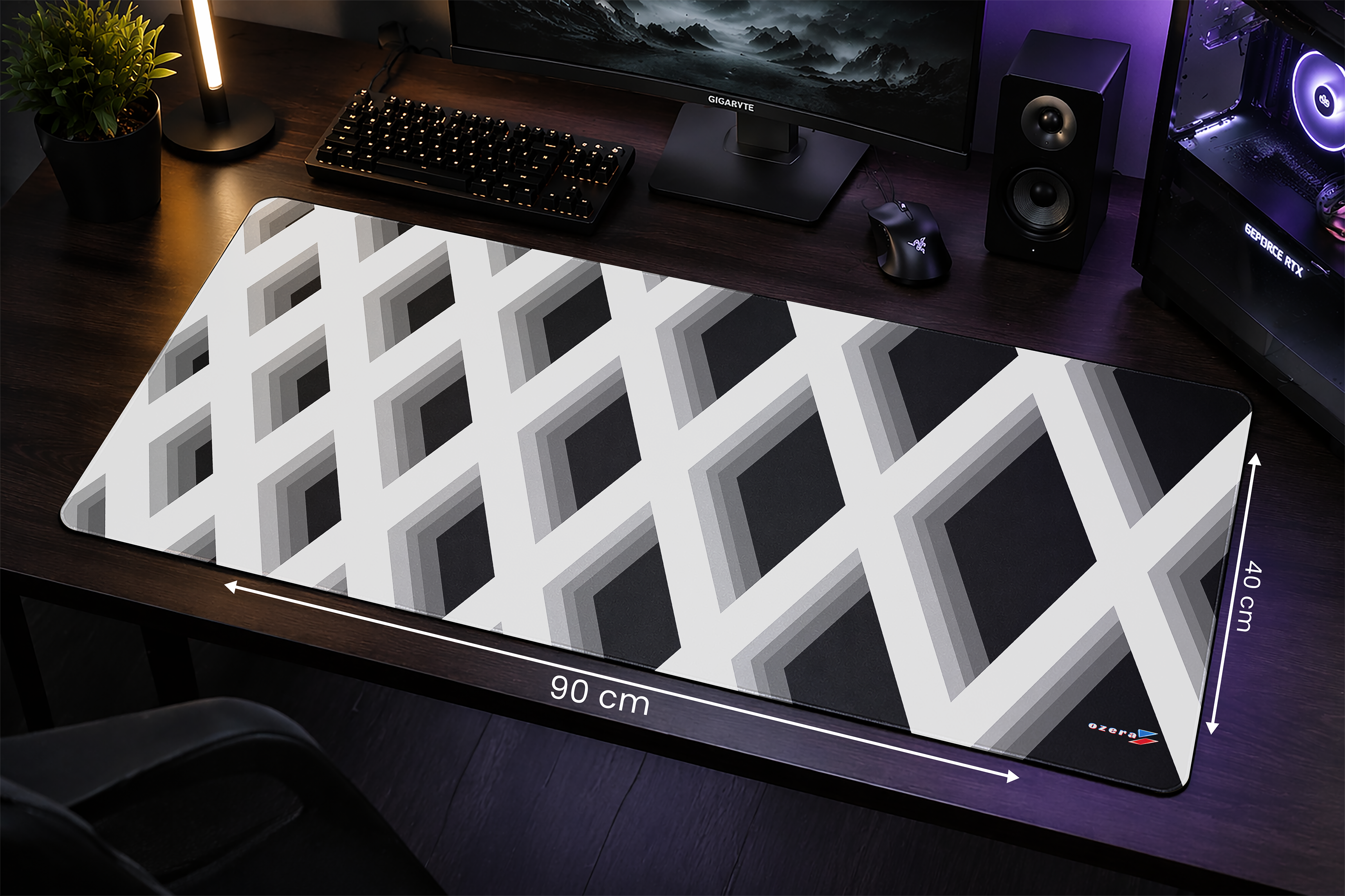Monochrome Interlock Pattern