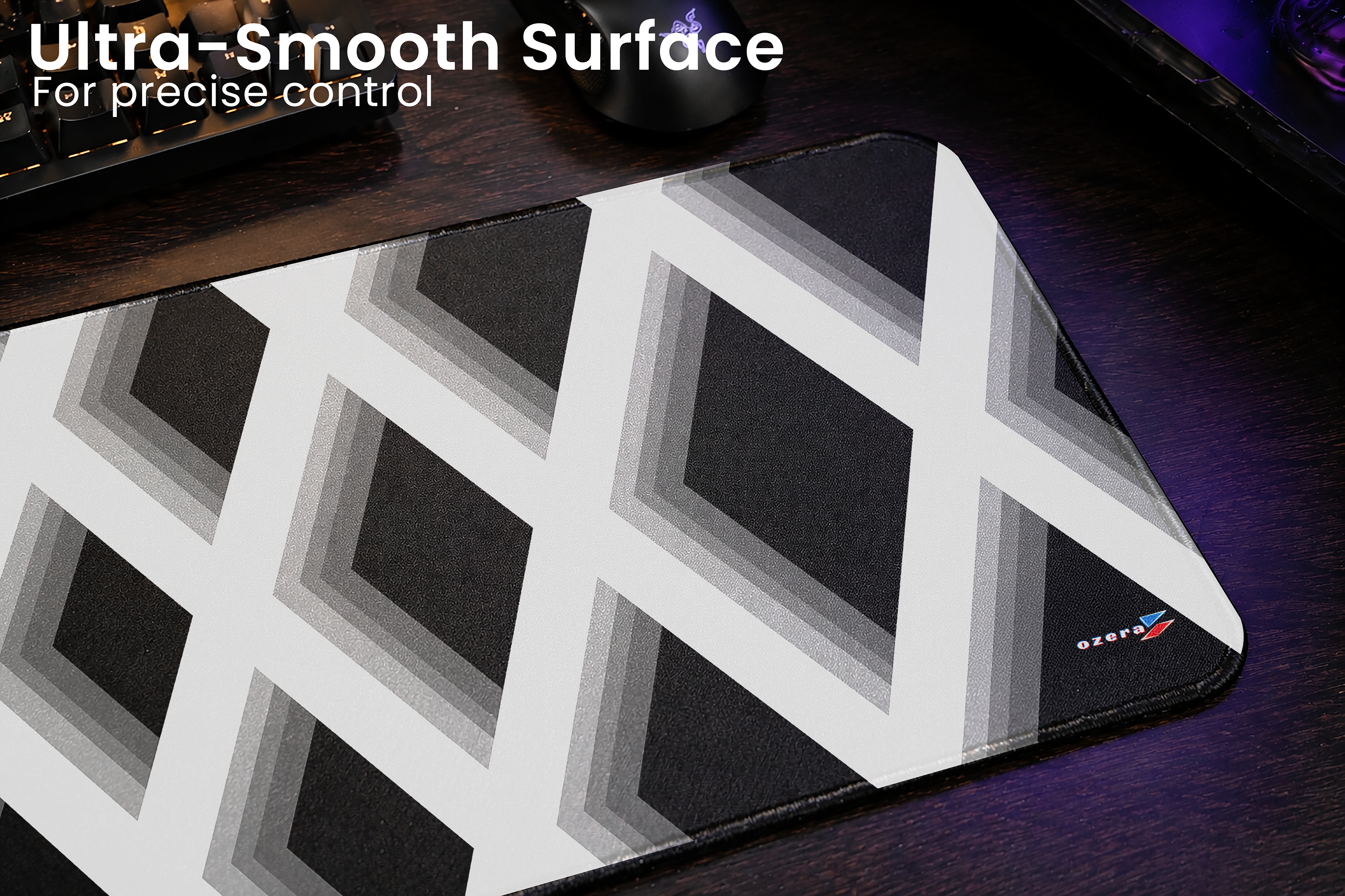 Monochrome Interlock Pattern